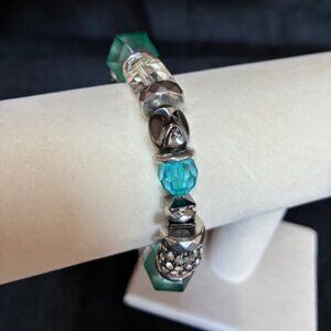 Bracelet - blue and clear beads on stretchy band.